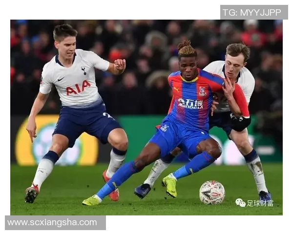 巴伊亚与阿尔托斯的激烈对决展现足球魅力与团队精神 巴伊亚与阿尔托斯的激烈对决展现足球魅力与团队精神